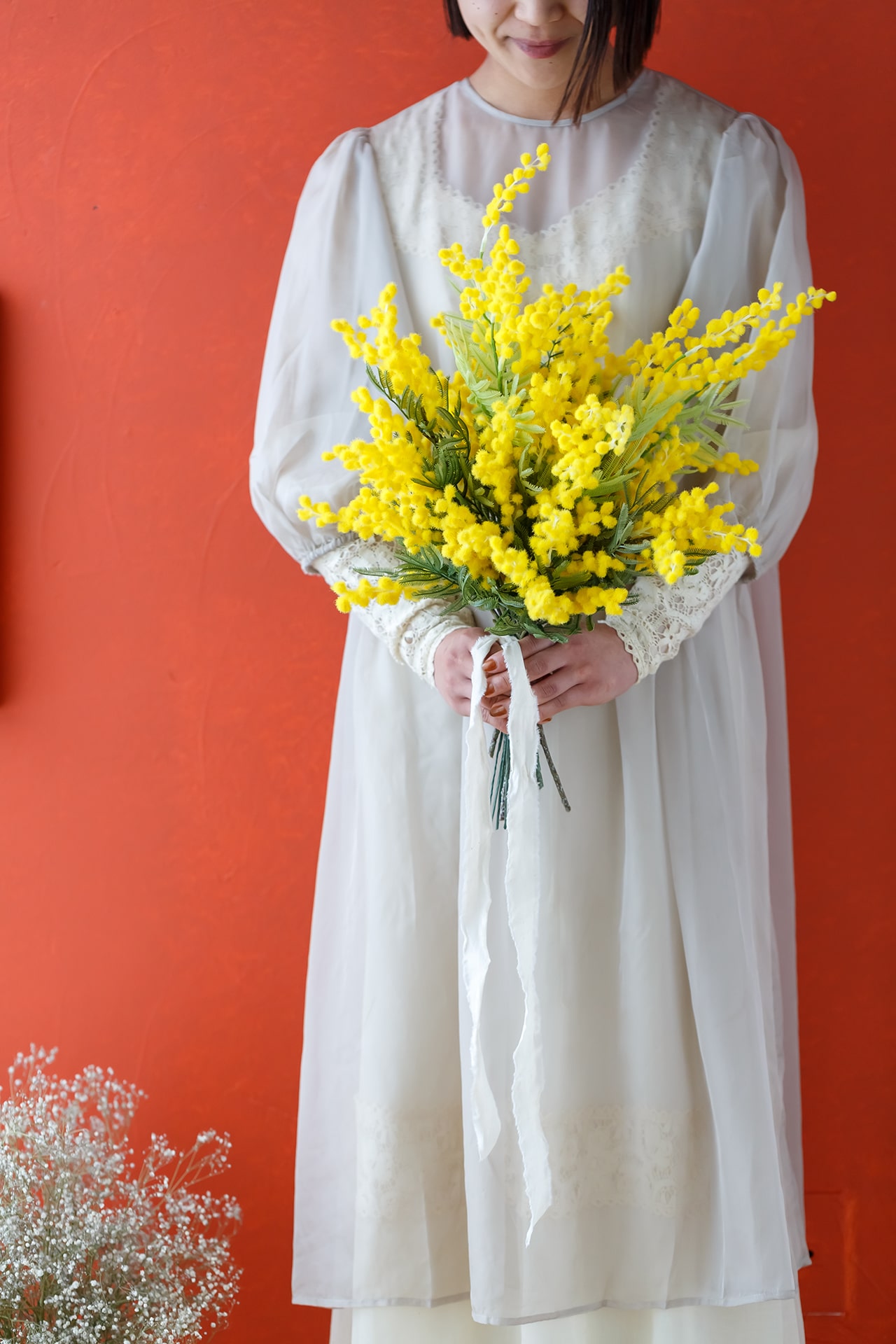 明るい黄色のミモザのブーケ