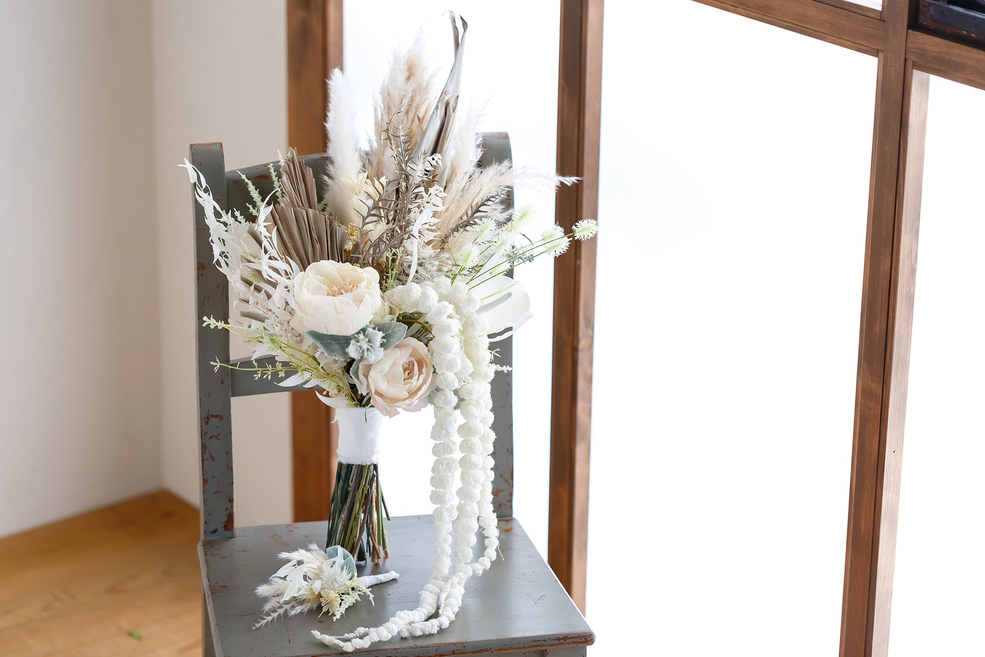 本物のお花のような造花のホワイトブーケ