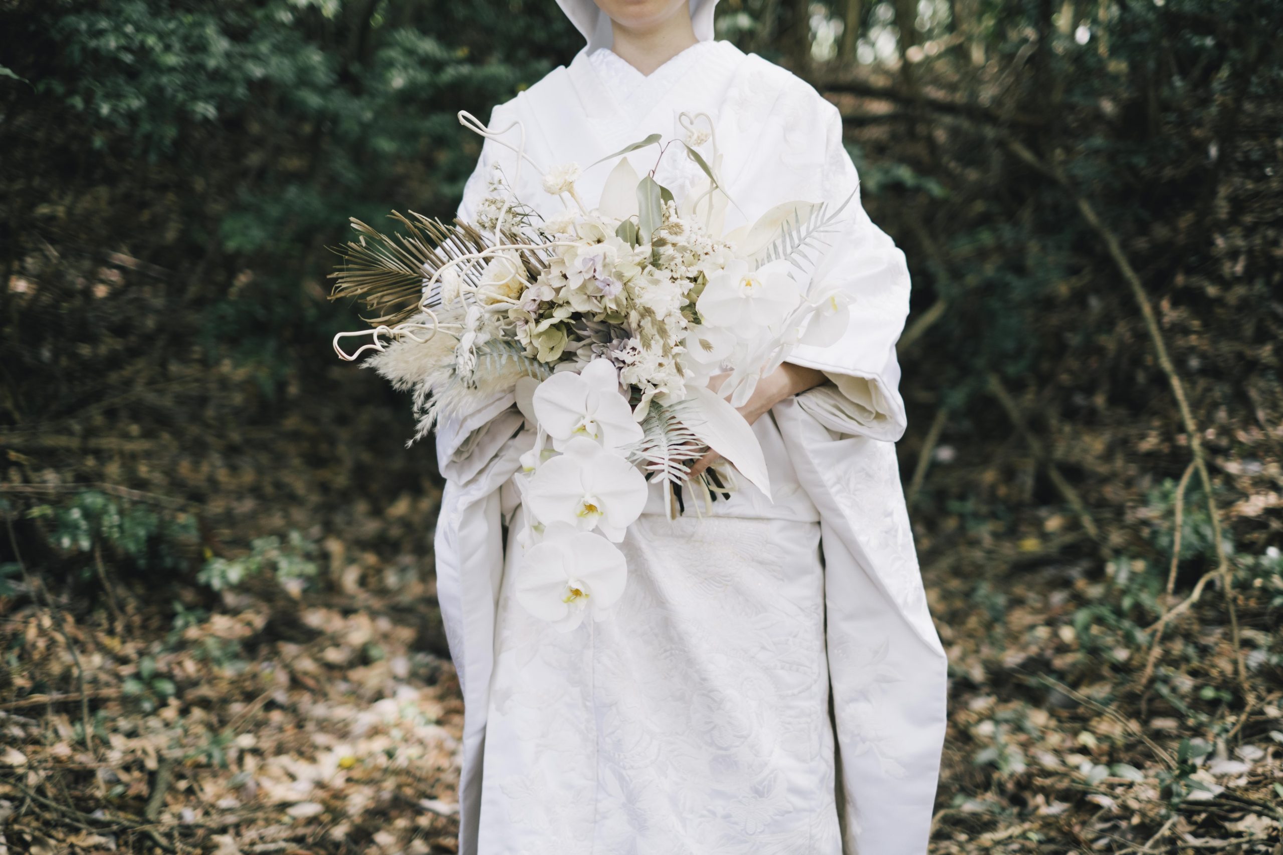 フォトウェディングでの和装に合わせた胡蝶蘭とドライフラワーのブーケ