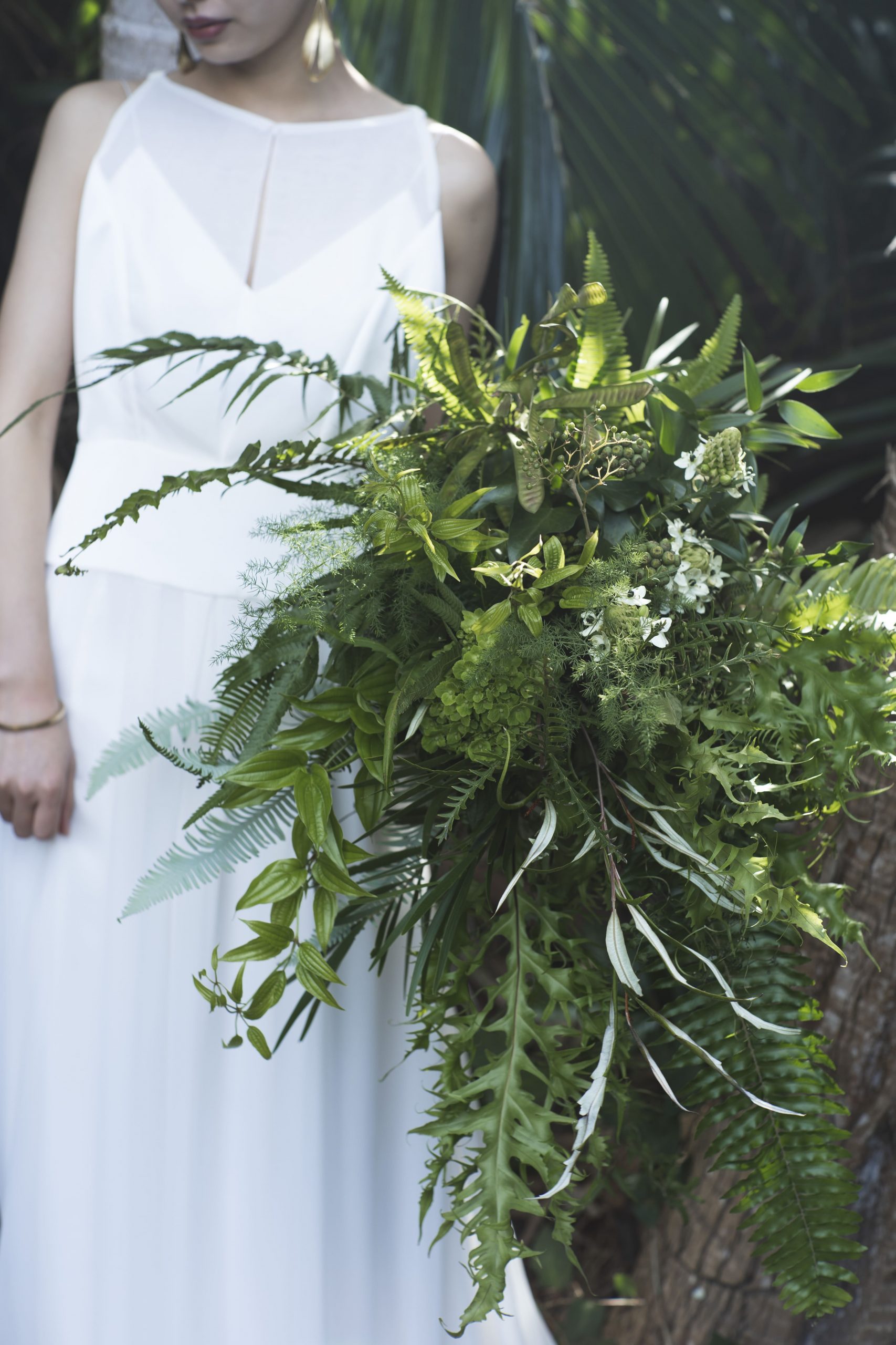 グリーンのみを束ねたウェディングブーケ