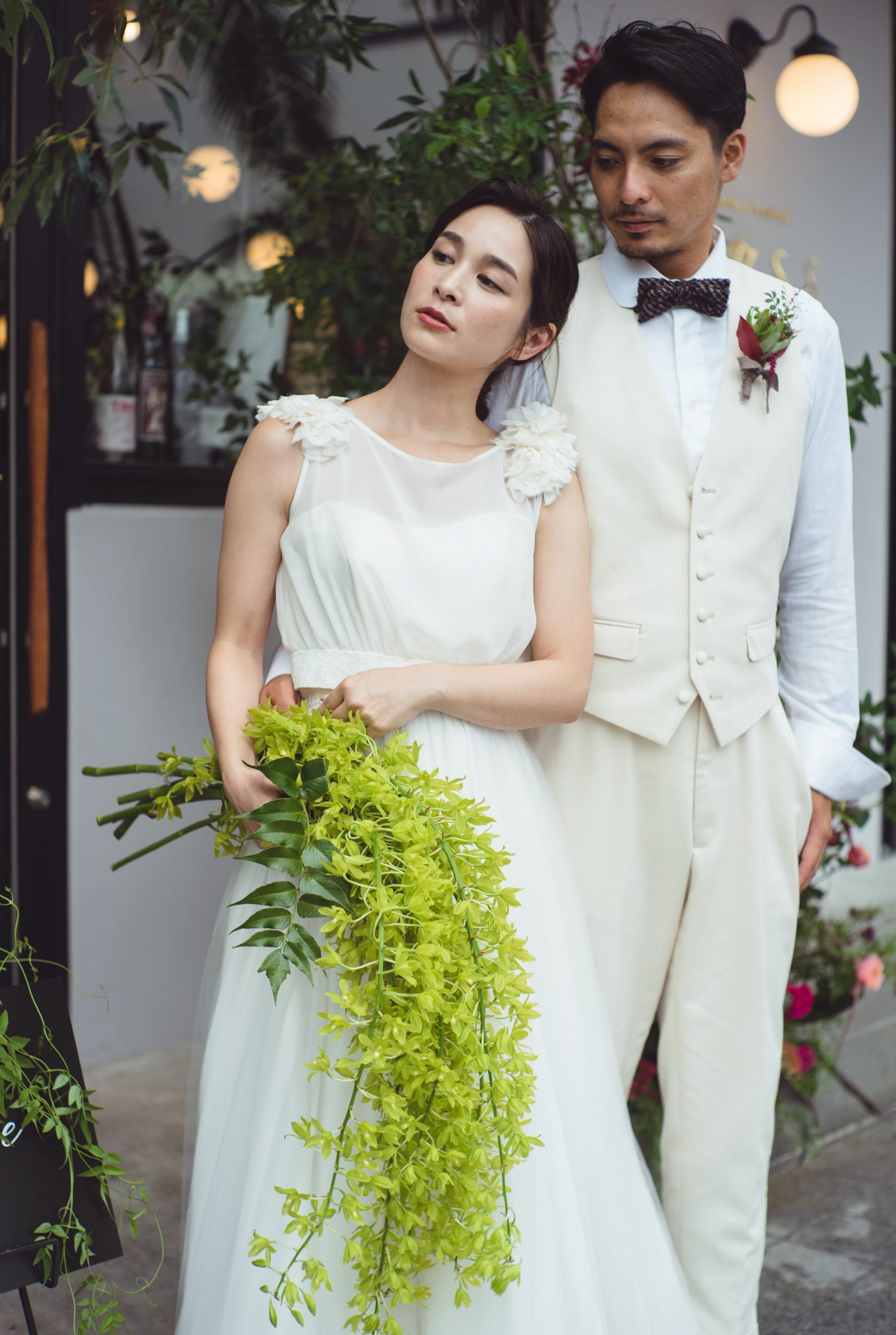 キャスケードタイプのように垂下げたクラッチブーケ