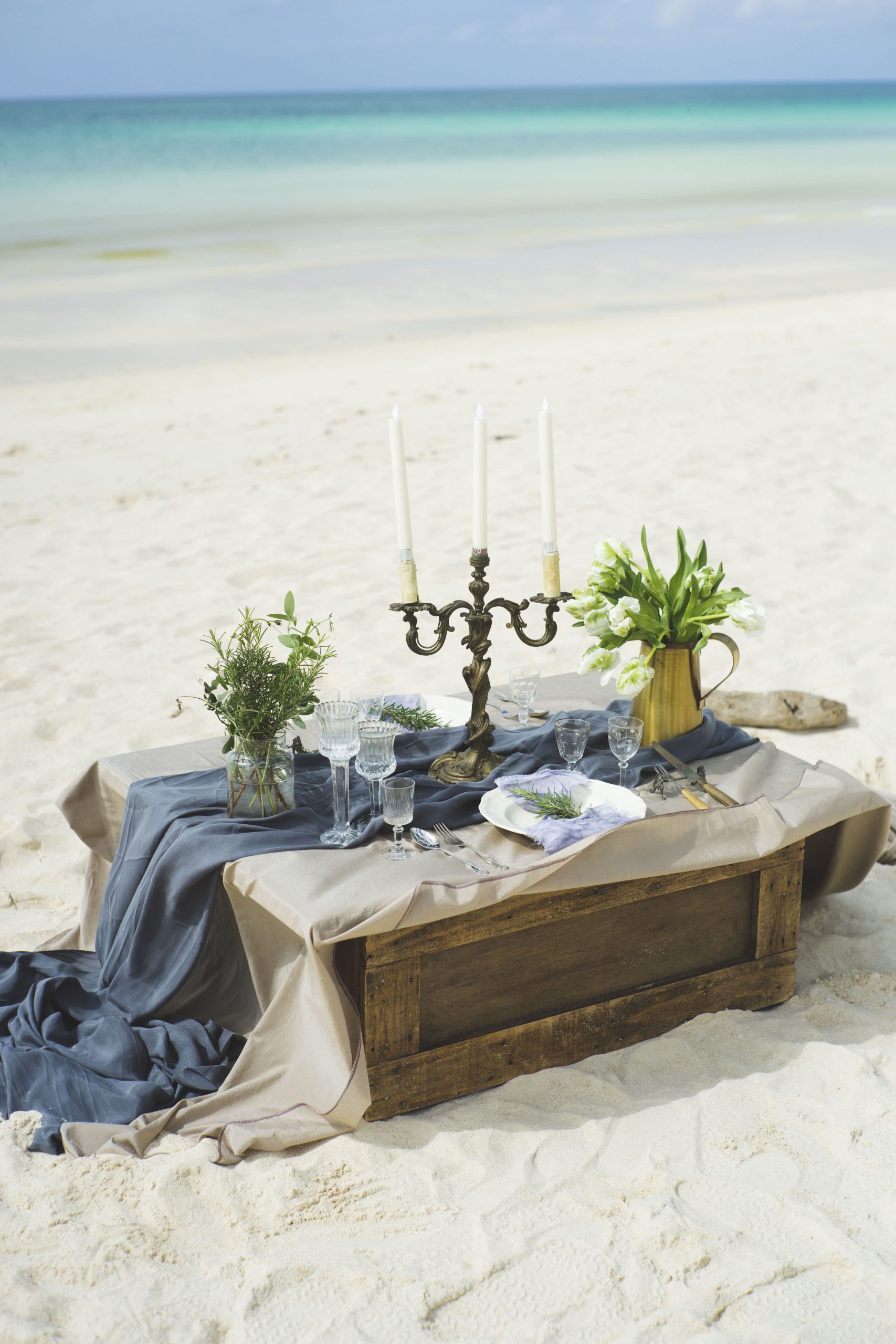 沖縄のビーチでのテーブルデコレーション