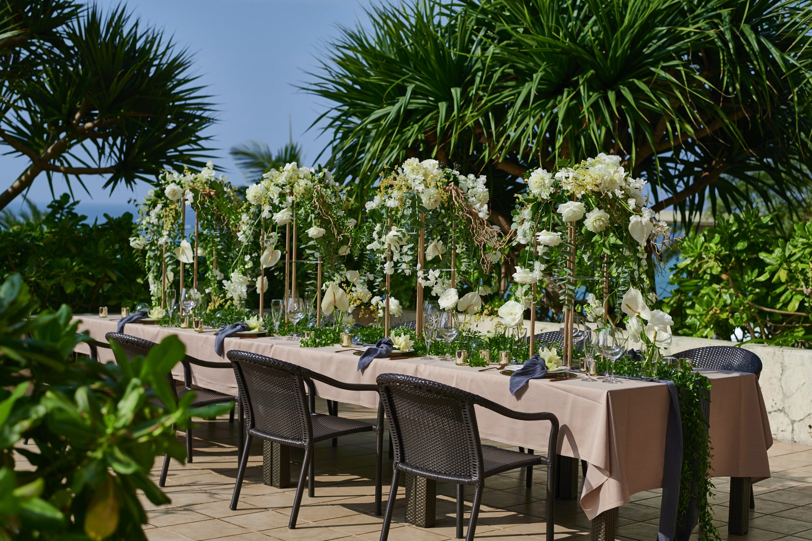 沖縄カフーリゾートフチャクでのテーブル装花