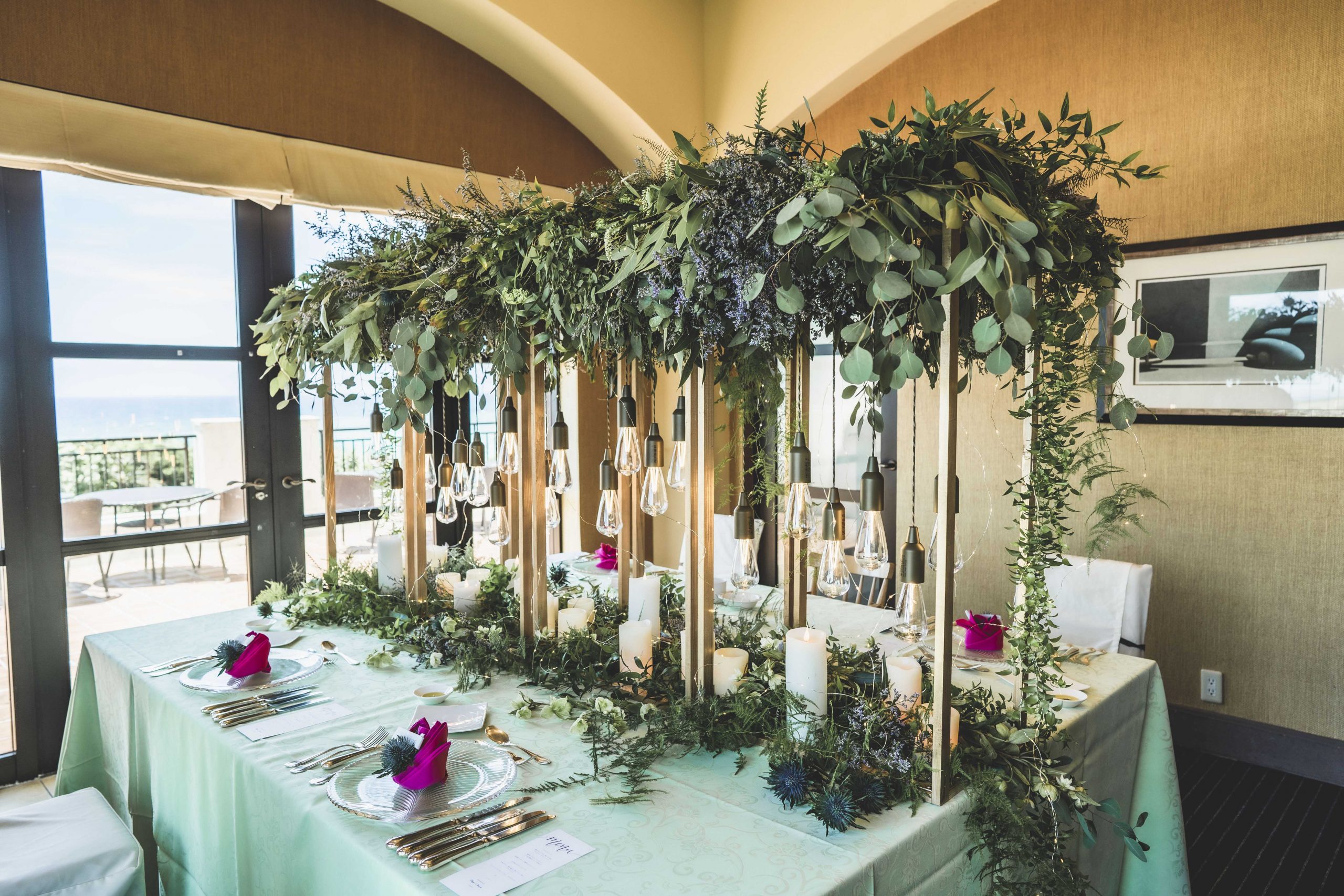 沖縄日航アリビラでの結婚式のテーブル装花