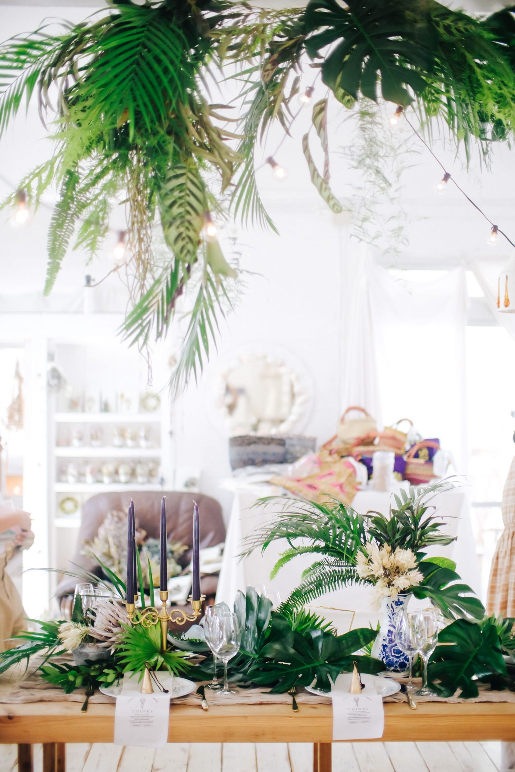 グリーンを使ったテーブル装花