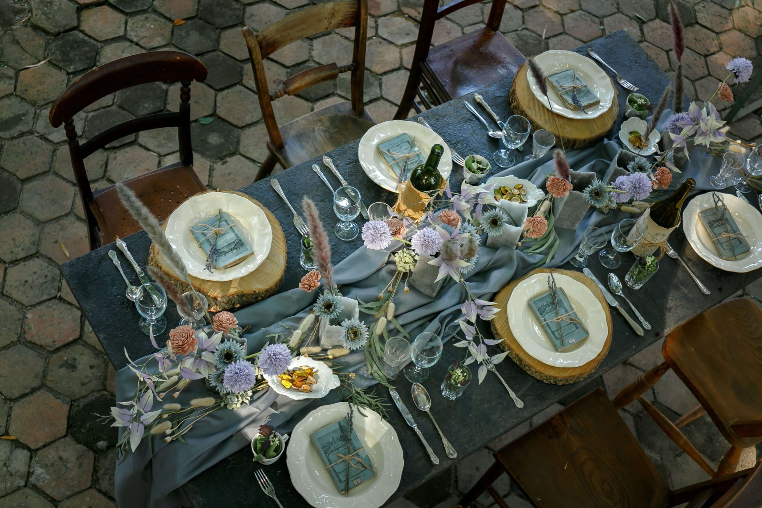 アンティークウェディングでのテーブルデコレーション