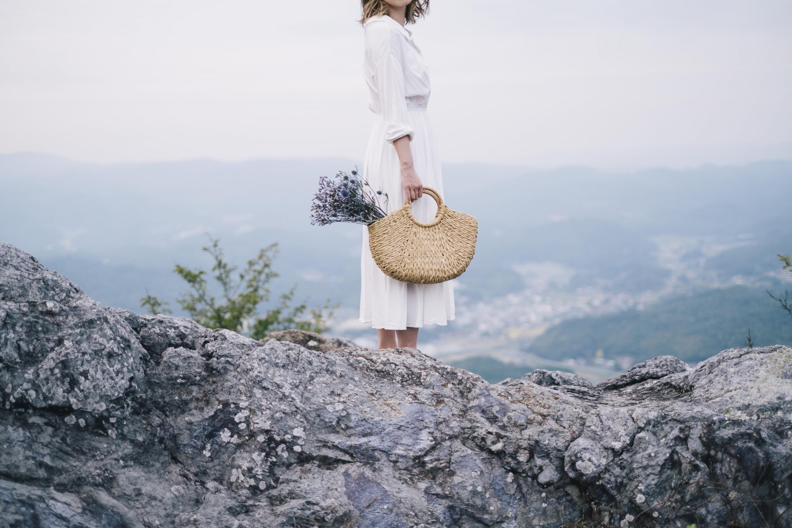 ドライフラワーを入れたカゴバッグ