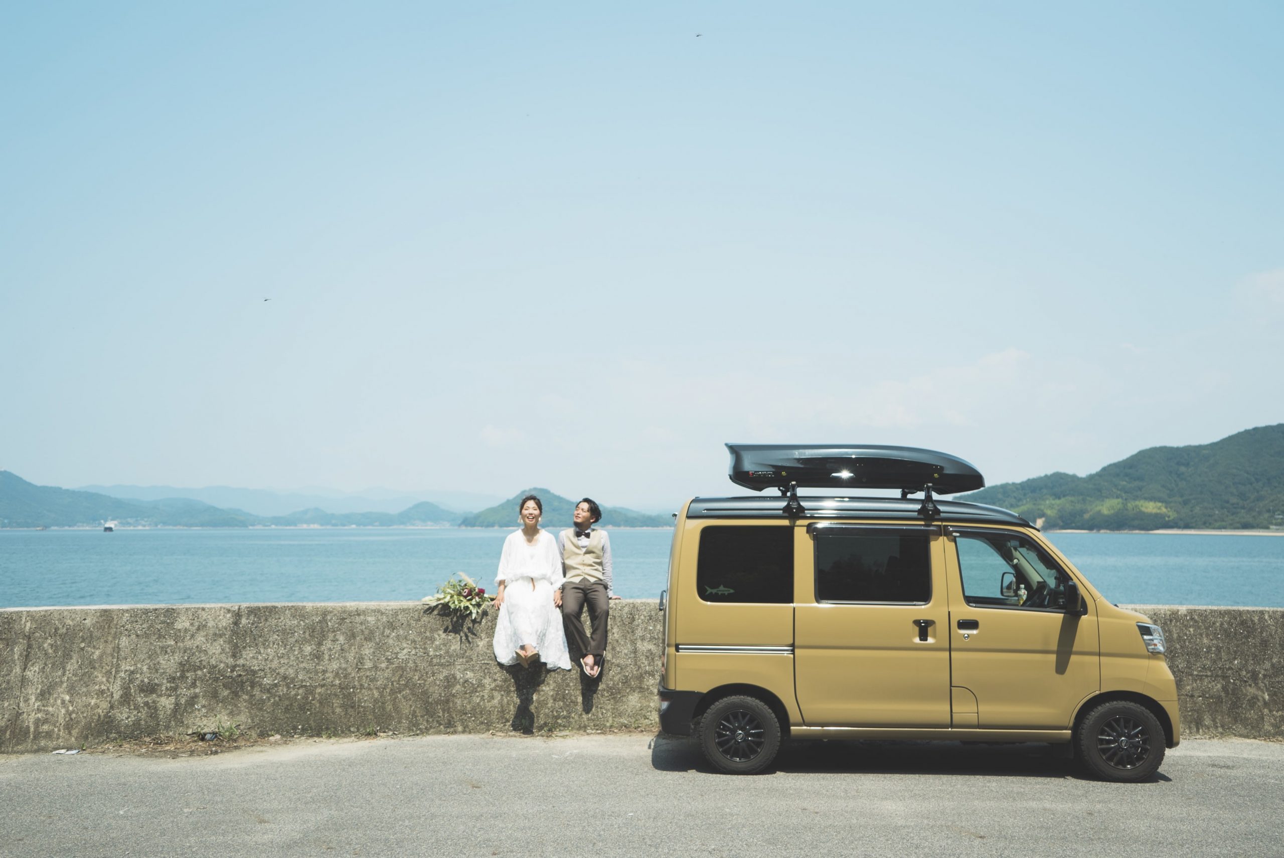 新郎新婦の愛車と一緒に結婚式前撮り