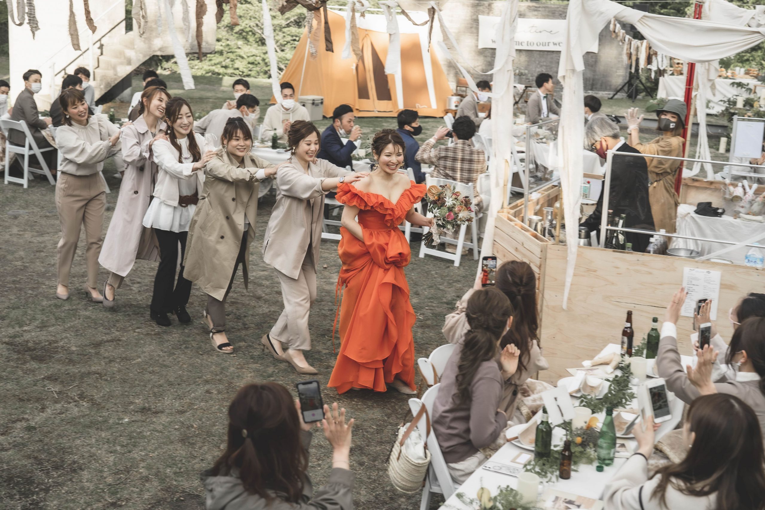 アウトドアウェディングでの新婦退場