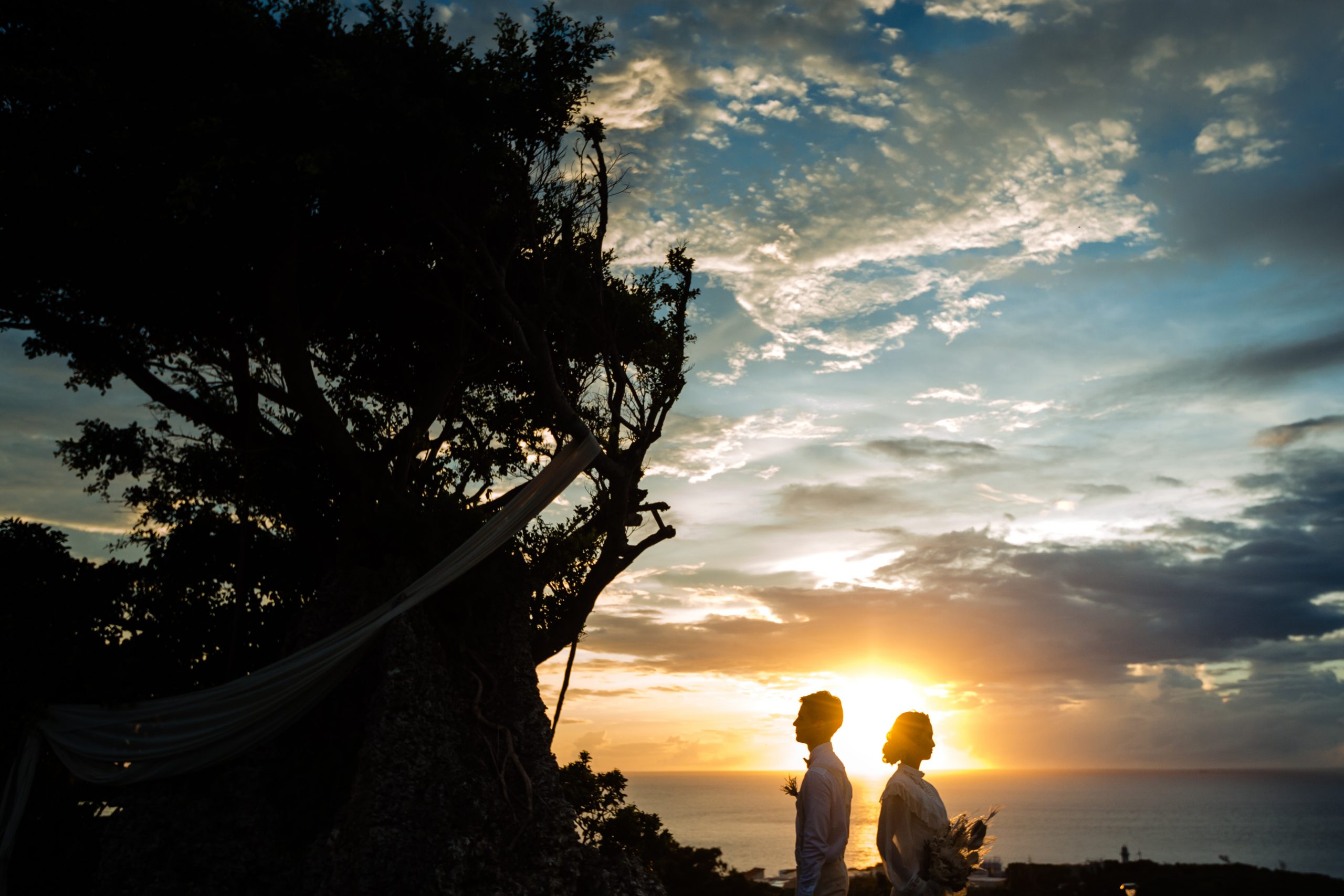 古宇利島でのサンセットと新郎新婦
