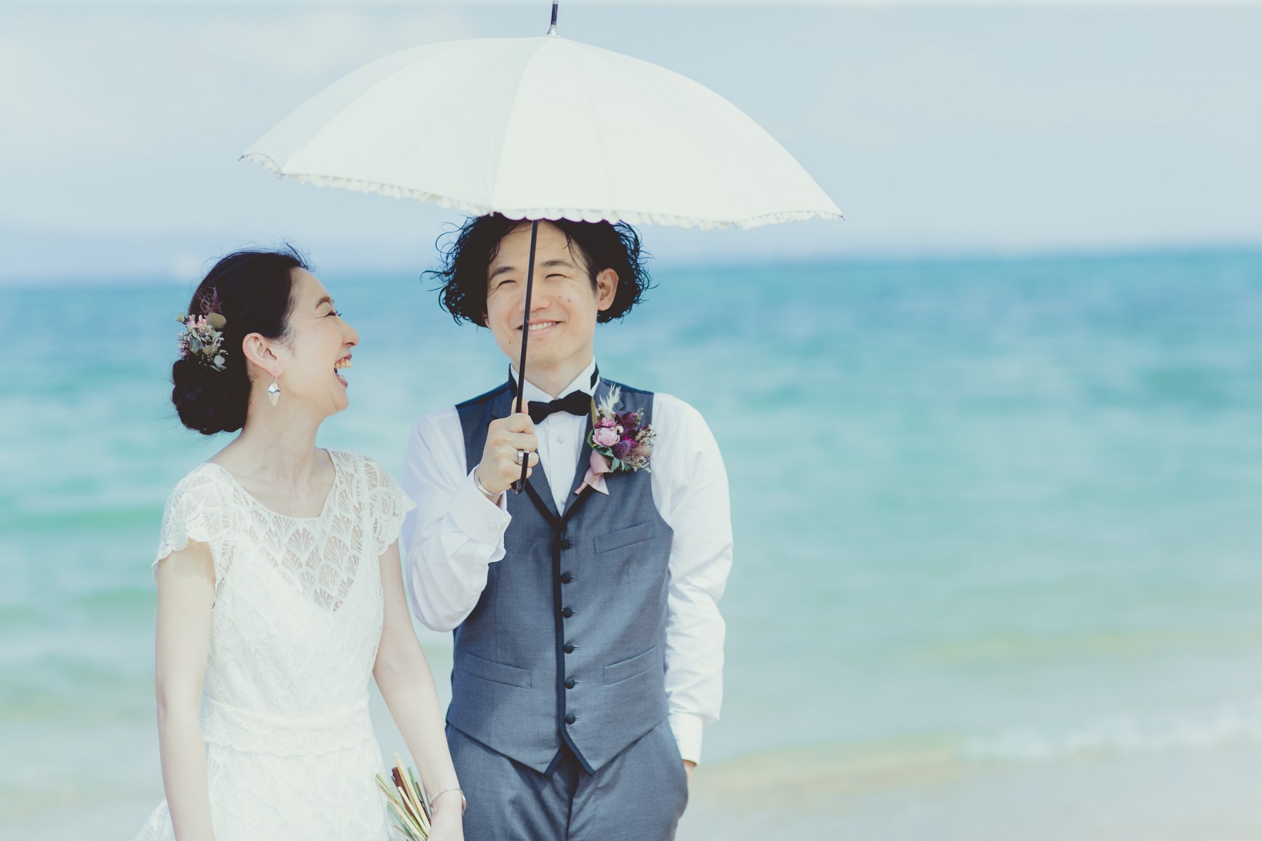 沖縄のビーチでのフォトウェディング