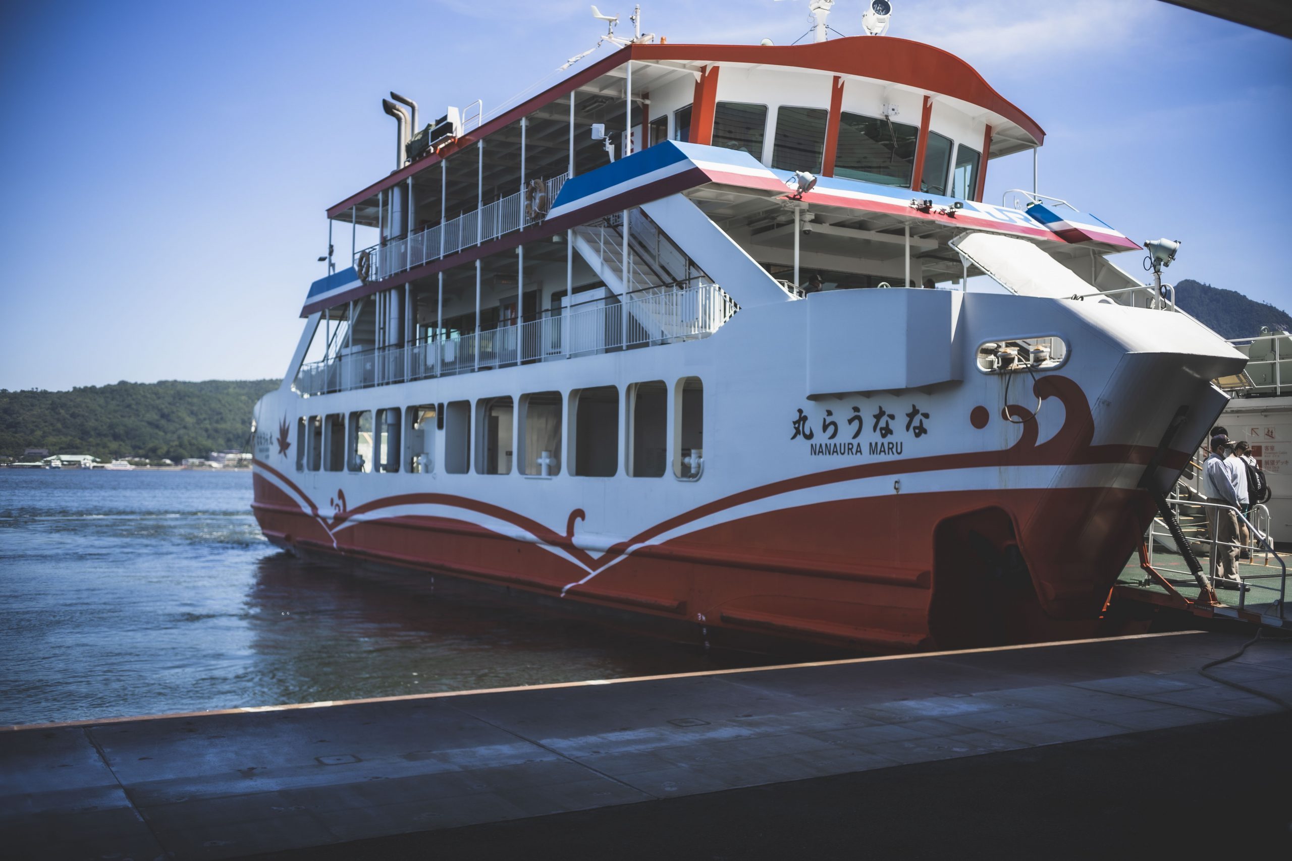 宮島での結婚式前撮りのために乗るフェリー