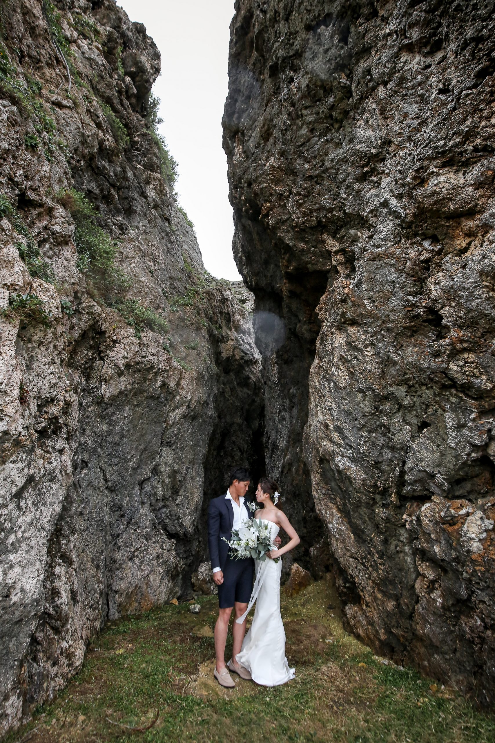 沖縄前撮りでの新郎新婦