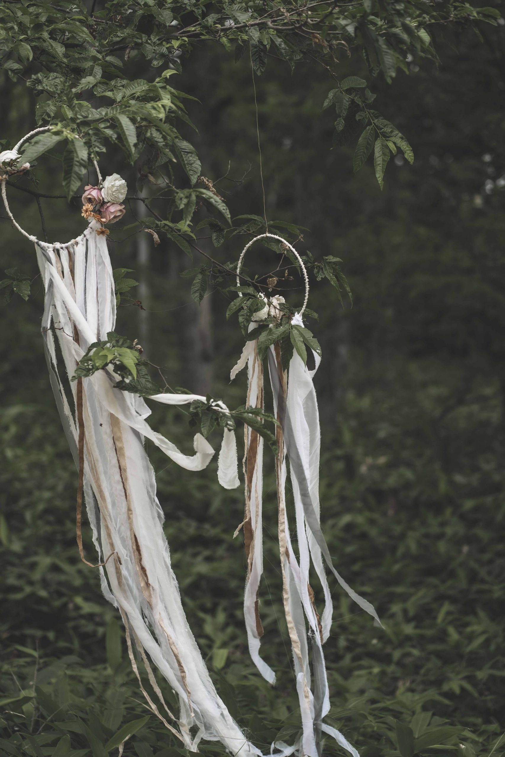 森の中でのウェディング装飾