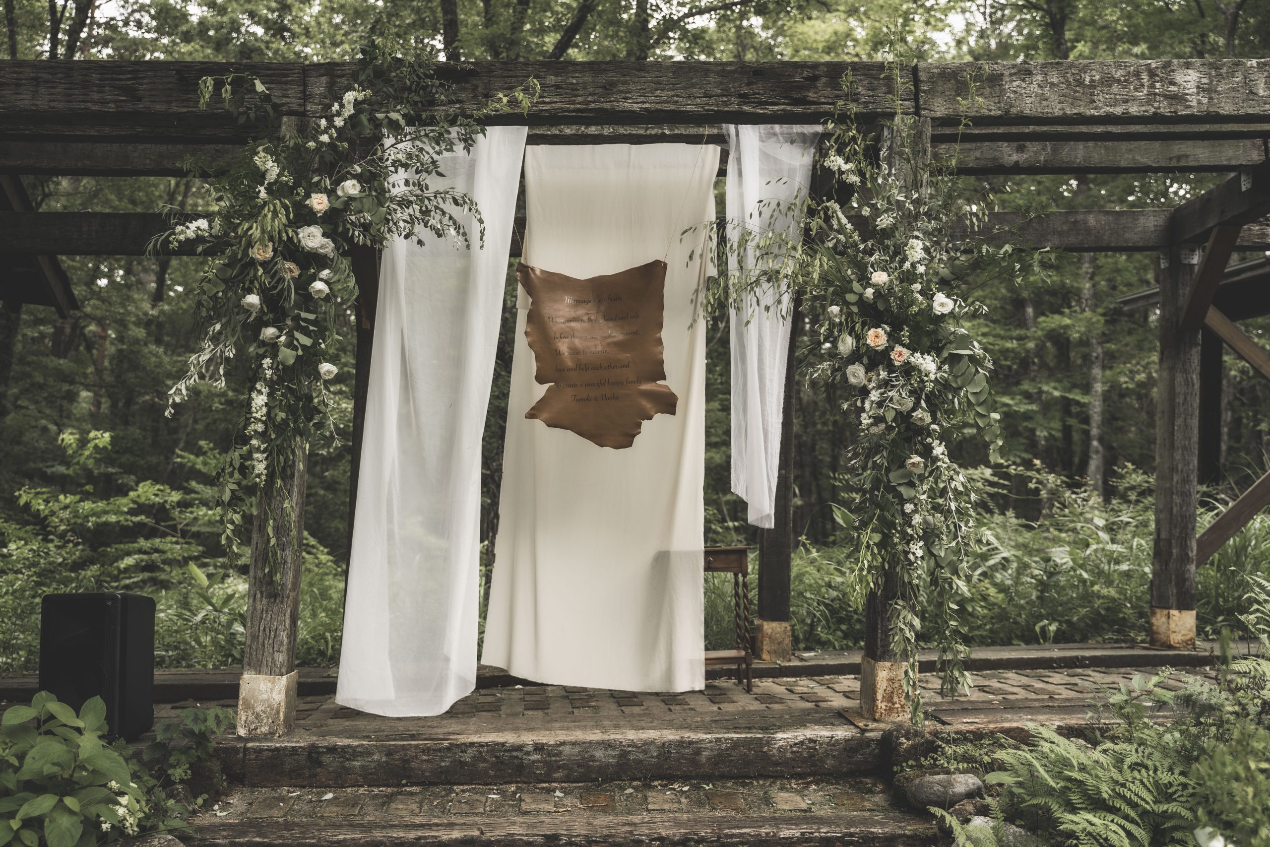 森の中の結婚式での挙式装花