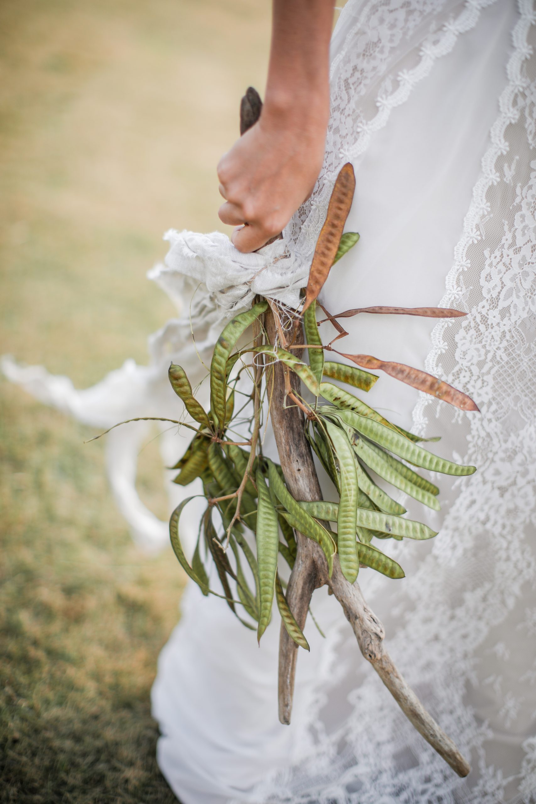 宮古島ウェディングでの流木を使ったブーケ。