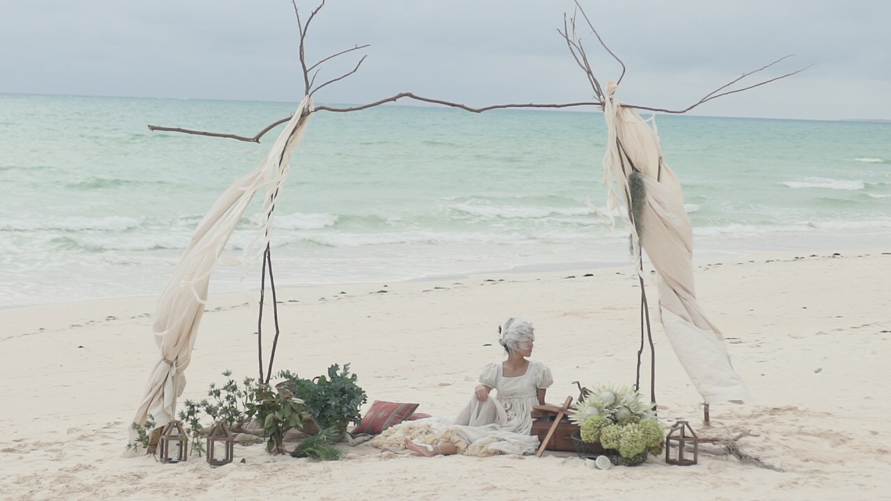 沖縄のビーチでのロケーションフォト装飾