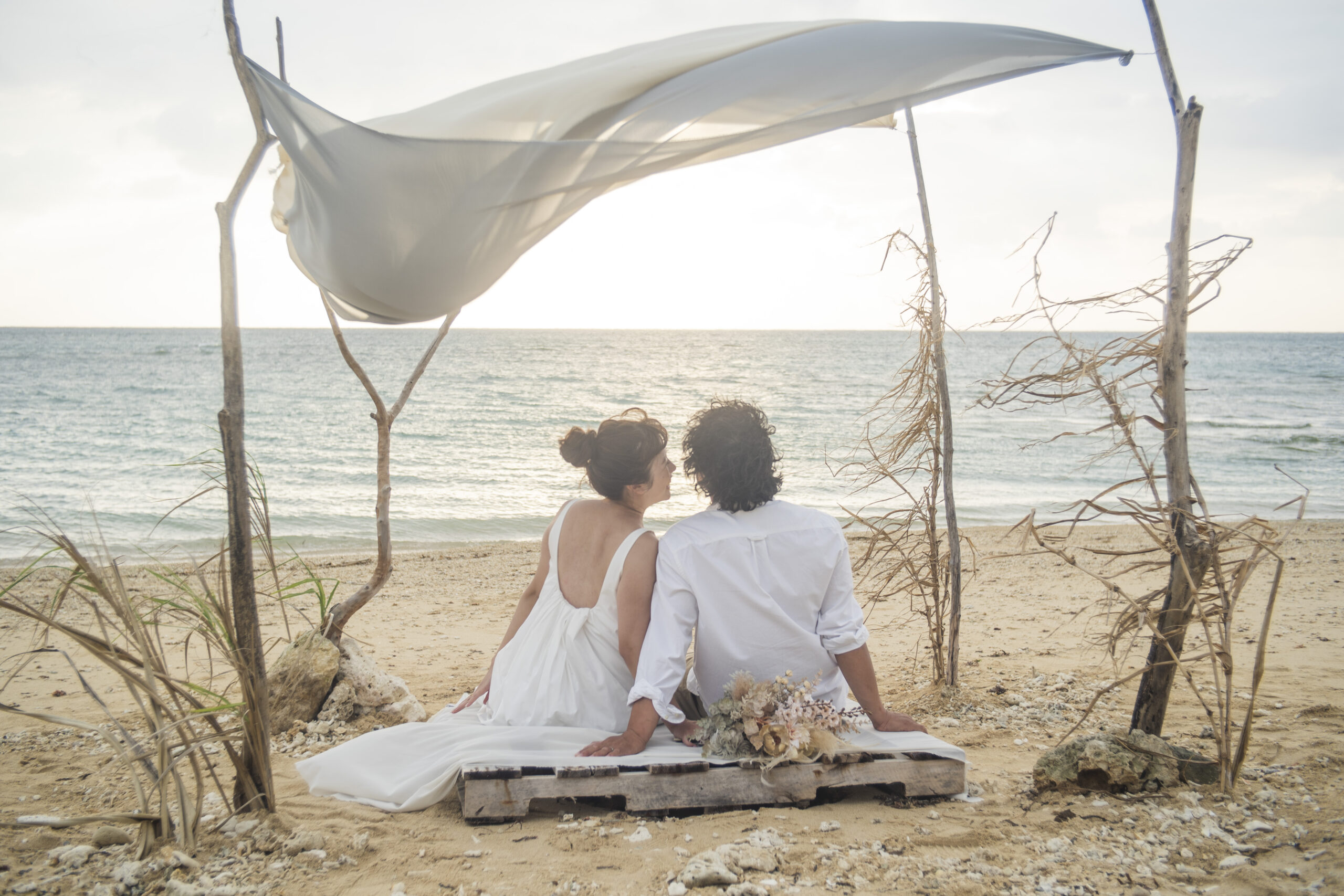 沖縄のロケーションフォトでのデコレーション。