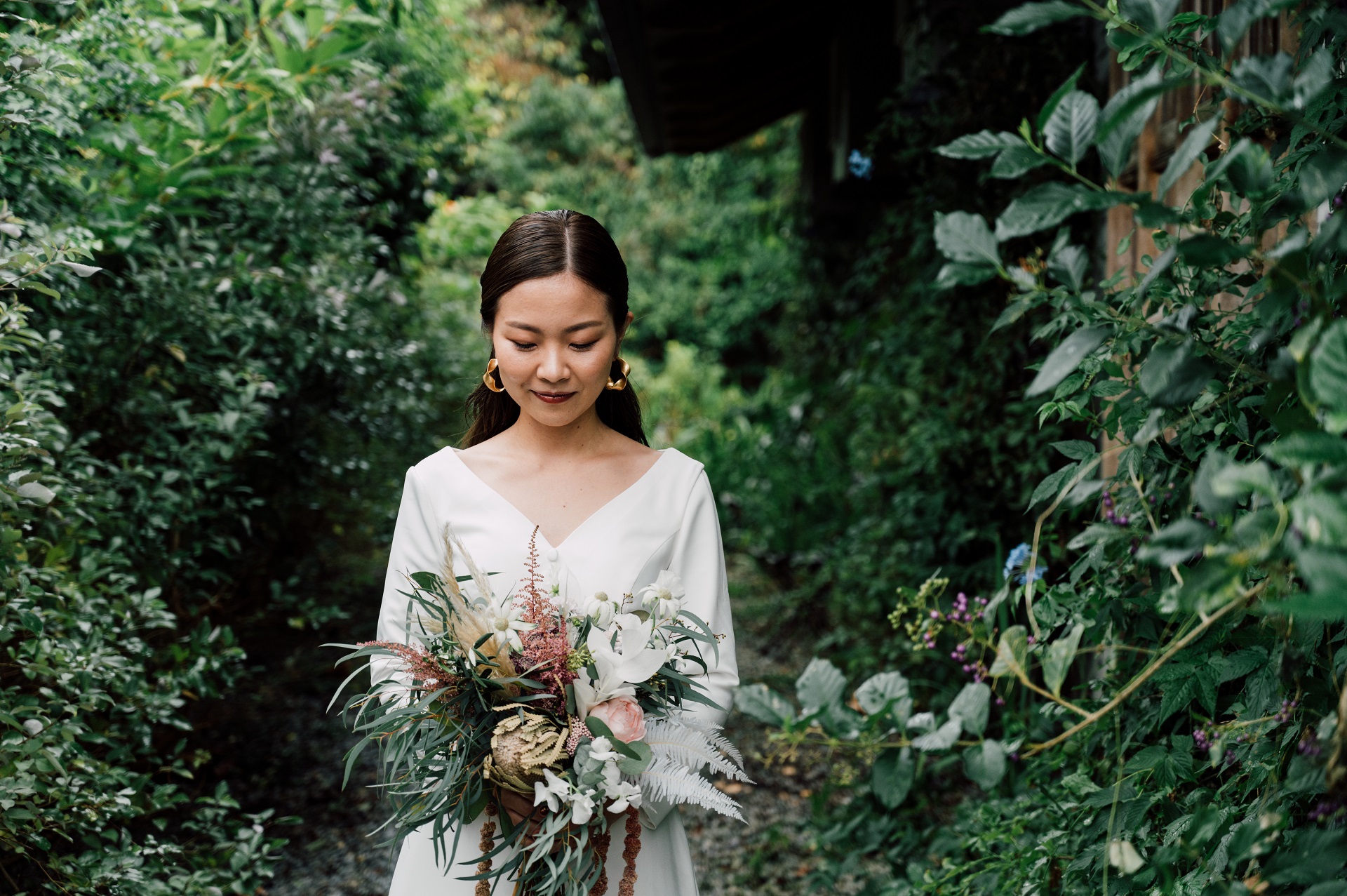 沖縄花屋ルパサージュエメがコーディネートしたウェディングブーケ。