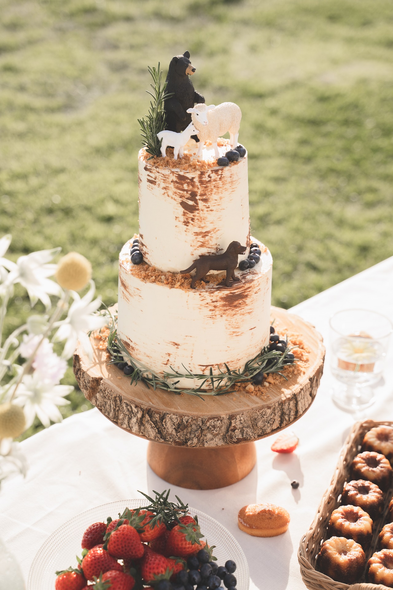 久保アグリファームで行った屋外結婚式でのウェディングケーキ。