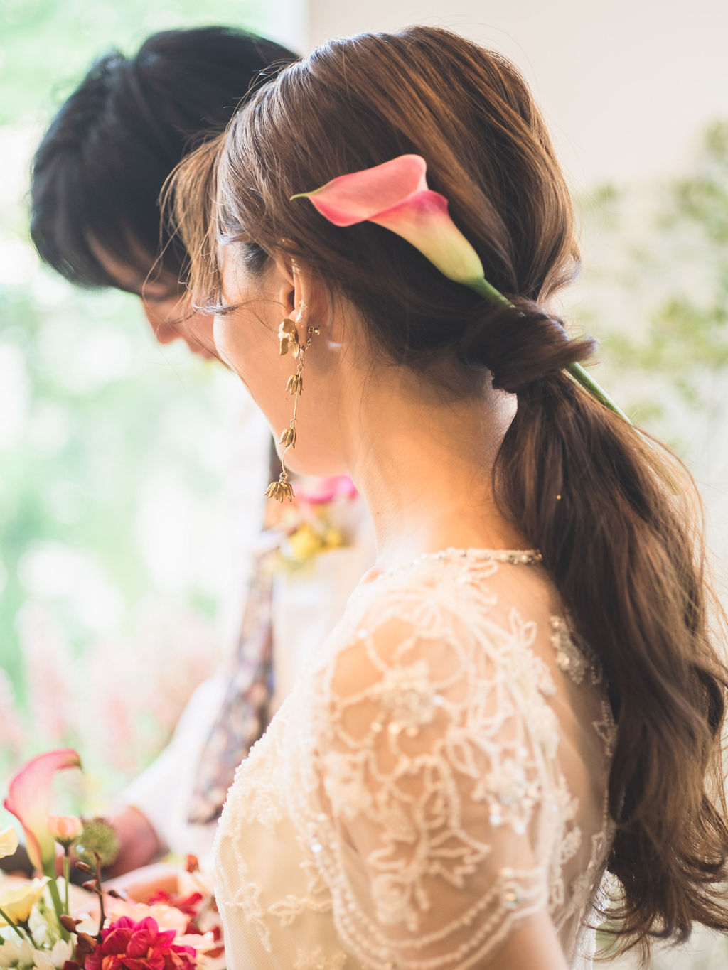 花嫁のシンプルなヘッド装花。