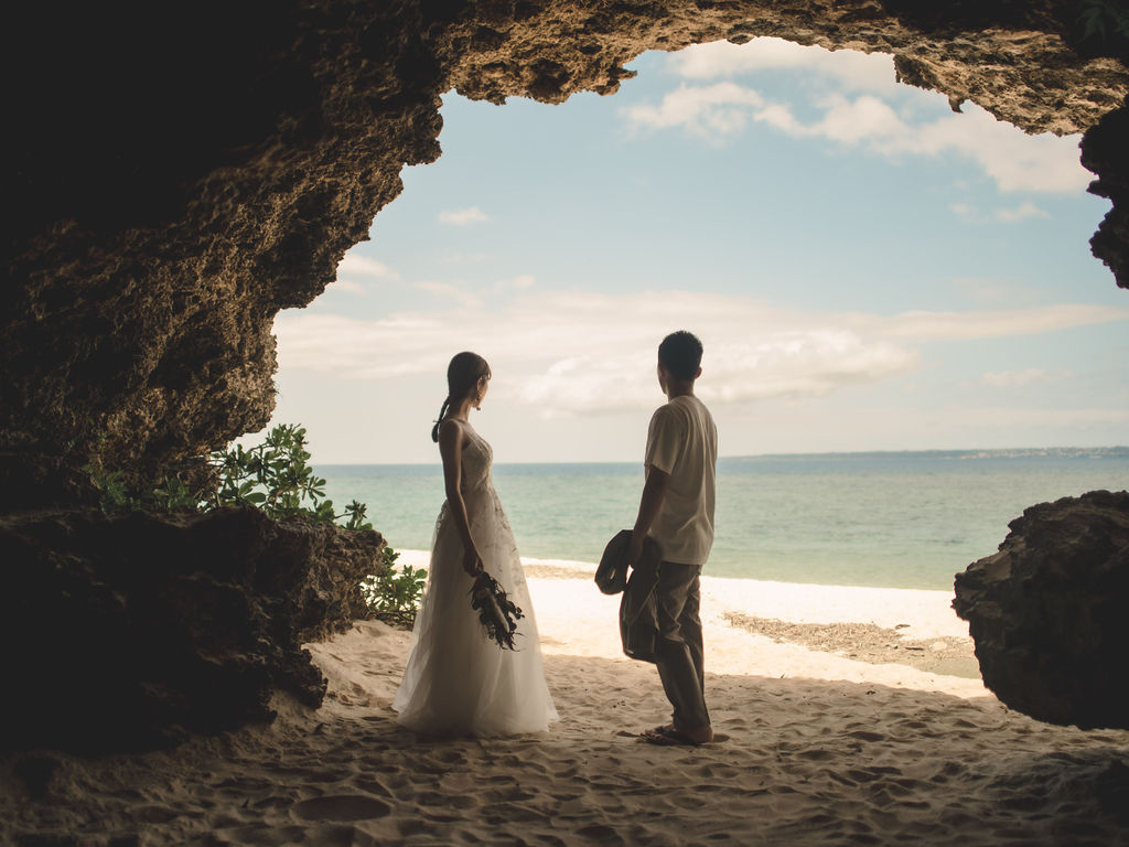 P-style weddingがプロデュースした沖縄の美しいビーチでの結婚式前撮り。
