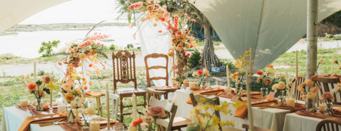 沖縄のビーチでのテントウェディング。